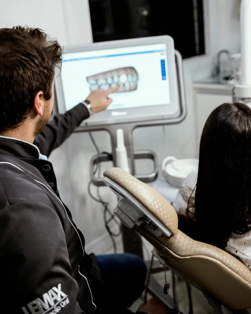Le VIH en odontostomatologie: enjeux diagnostiques et approche clinique adaptée